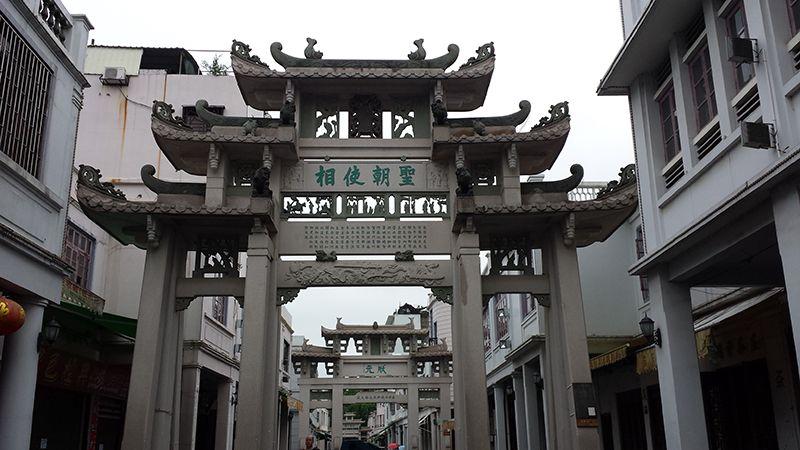 圖1 :開元寺旁的牌坊街