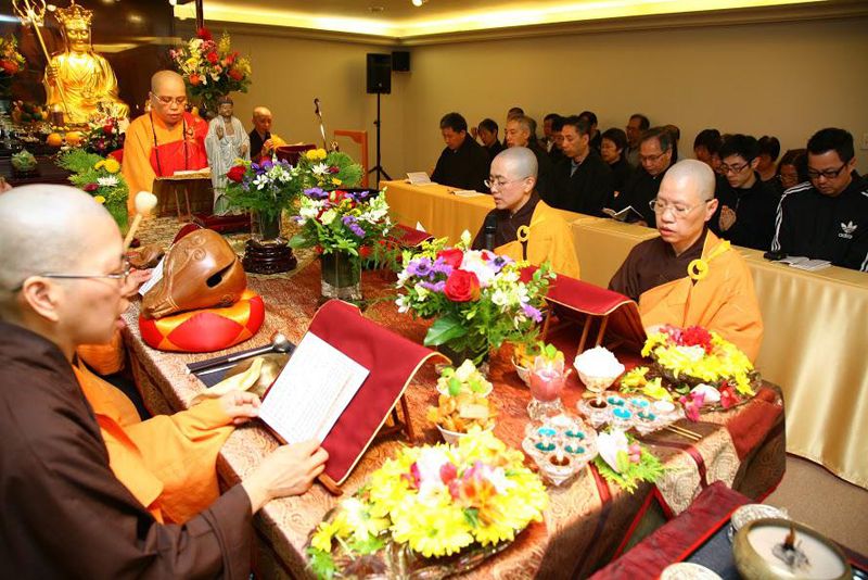 除了禪修，加拿大寶林也兼顧到當地華人佛教徒，定期舉辦法會如佛七等等。