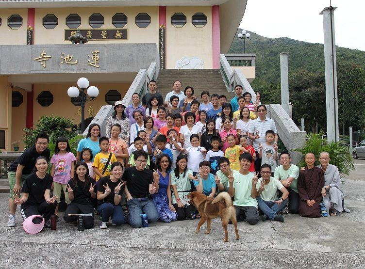 課程最後一天，我們來到了位於大嶼山香港梅村的道場，跟梅村的法師一起修習正念生活。