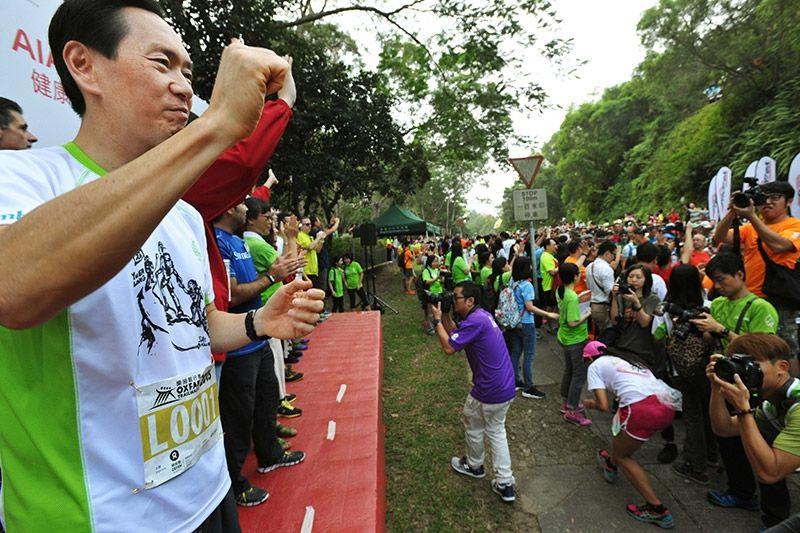 Bernard 一向勤做運動，又是樂施毅行者籌委會主席，每遇有關活動都大力支持。