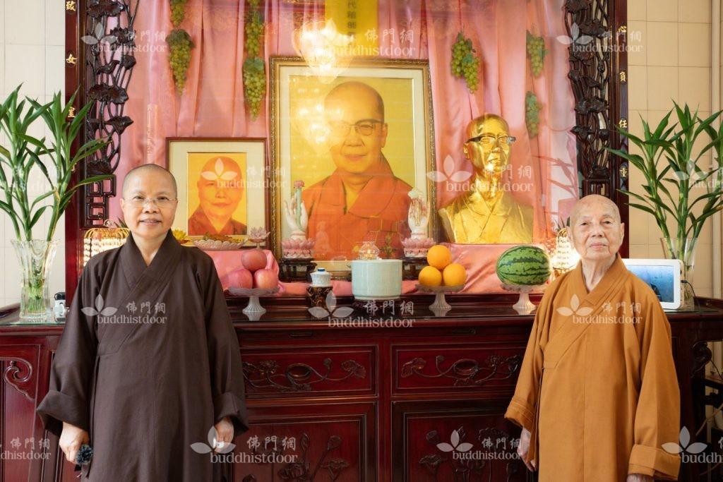 圓慧法師（右）及光道法師（左）秉承慈祥法師的精神，繼續管理大光園。